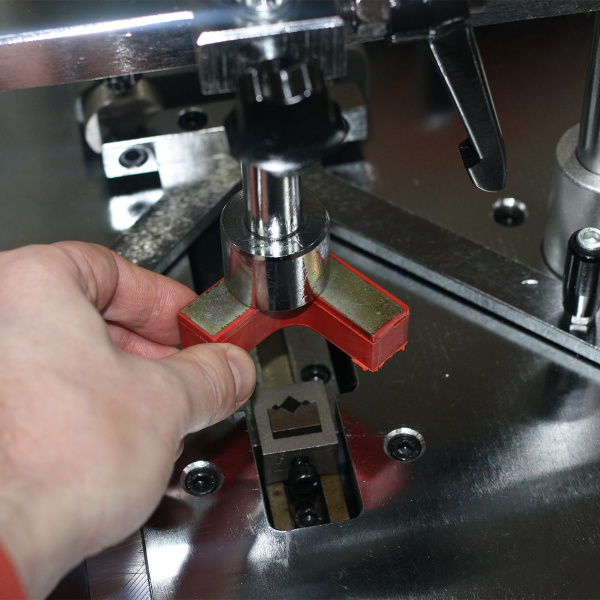 Станок для скрепления багета4-min Станок для скрепления багета4-min